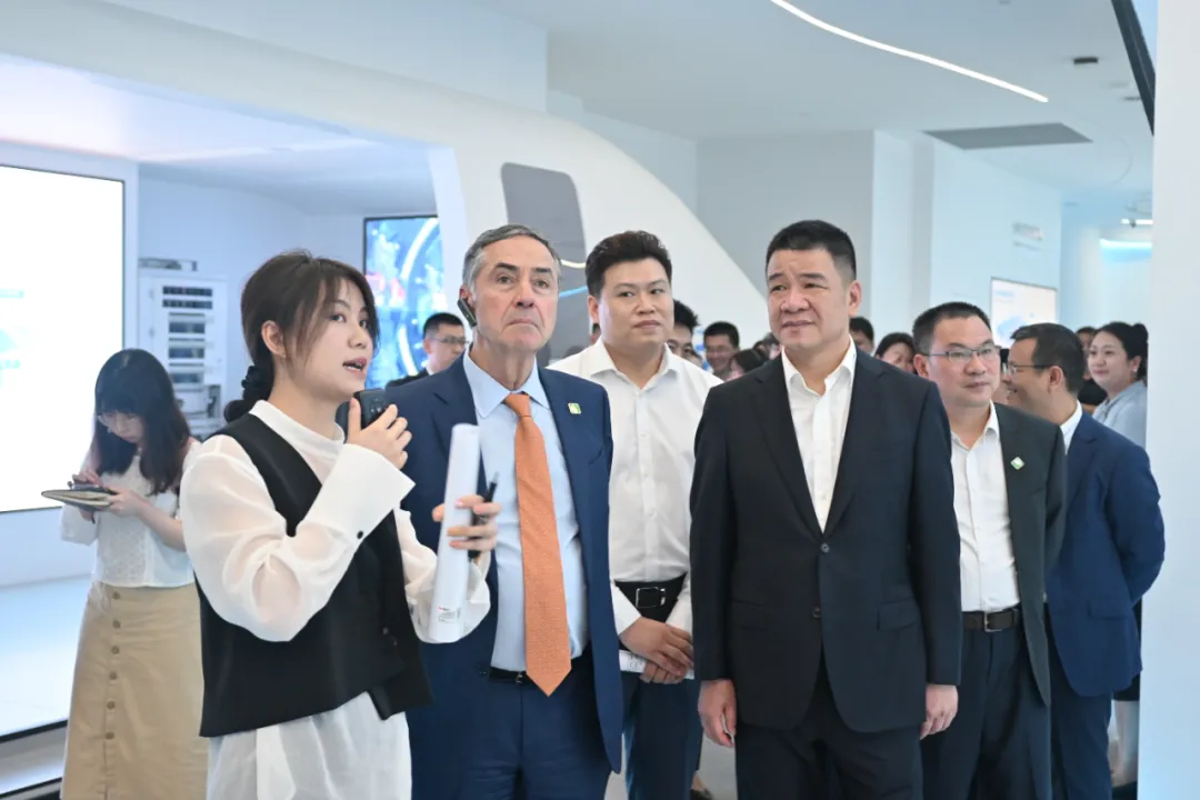President of the Supreme Court of Brazil Visited CHINT-4